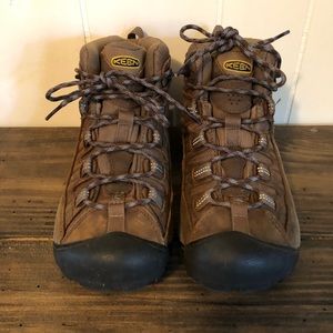 Like New Keen Targhee Mid II
